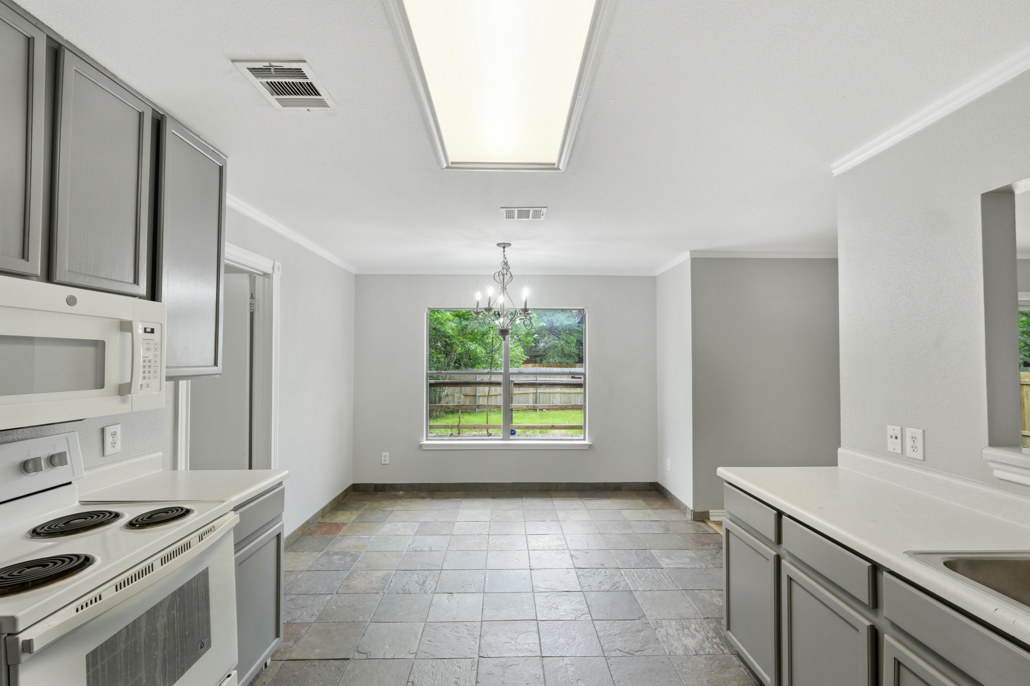Kitchen/Breakfast Area