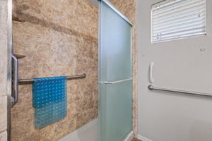  Photo 40