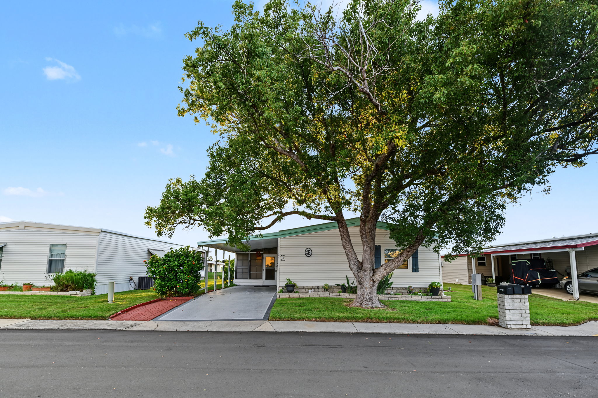 Front Exterior4