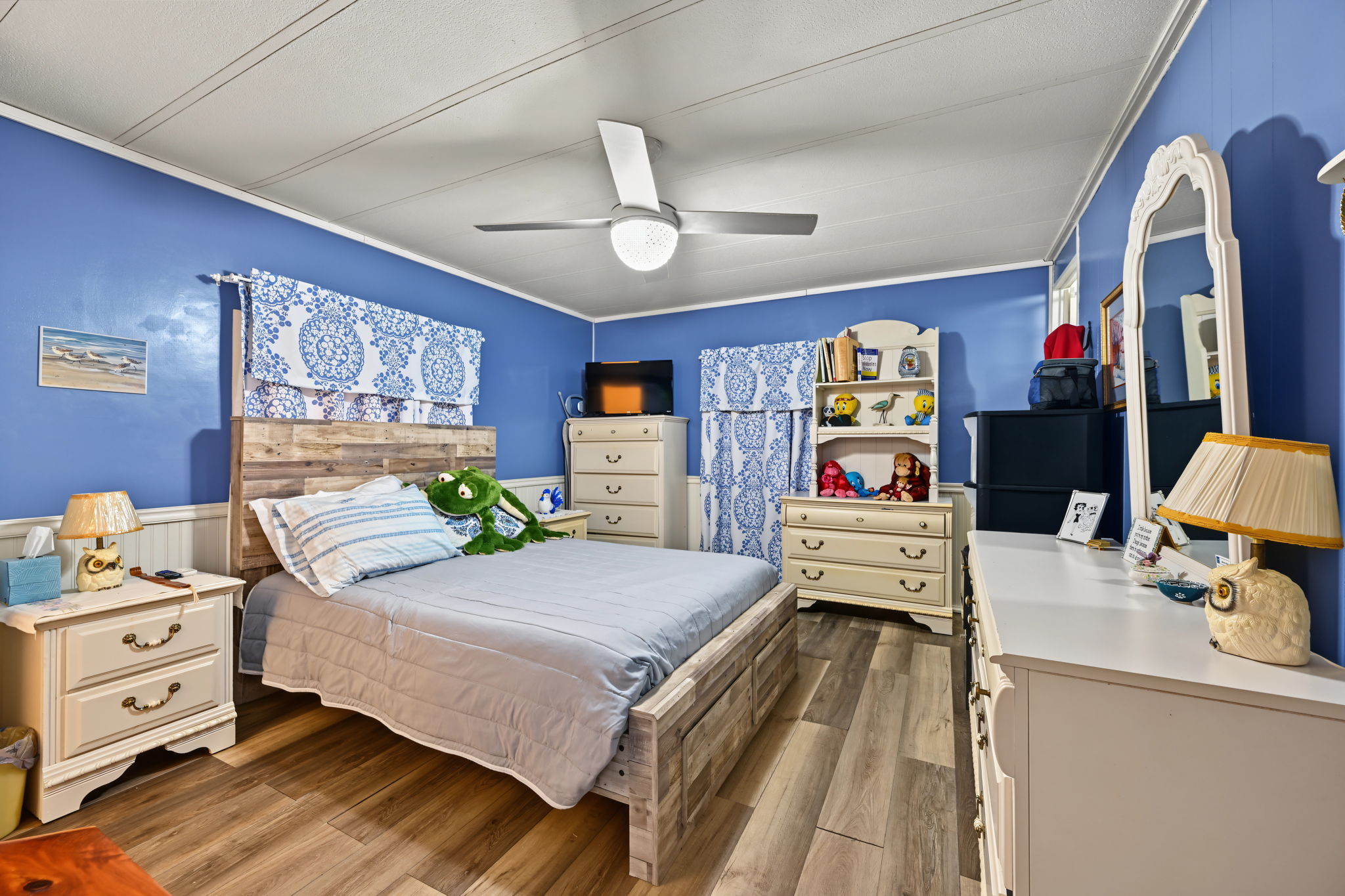 Primary Bedroom1a