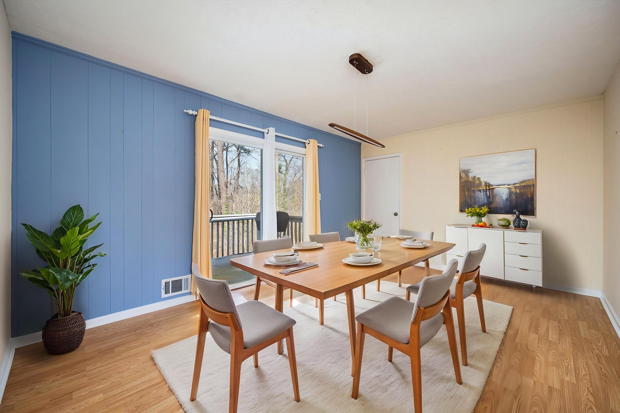 DSC_4515 virtually staged.jpeg