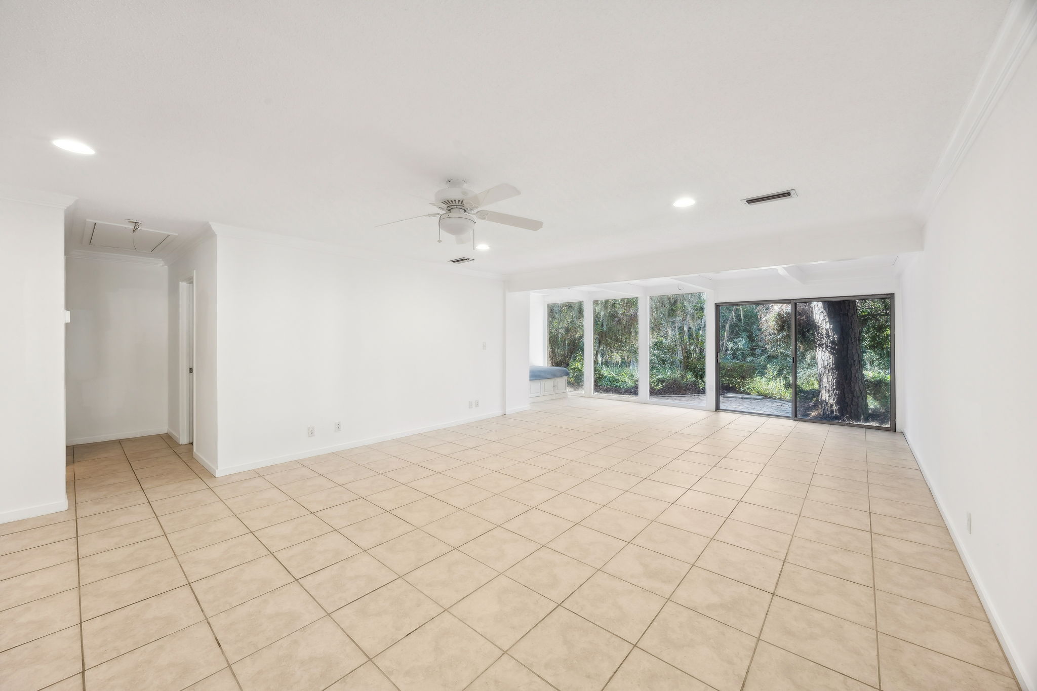 Living Room / Dining Area