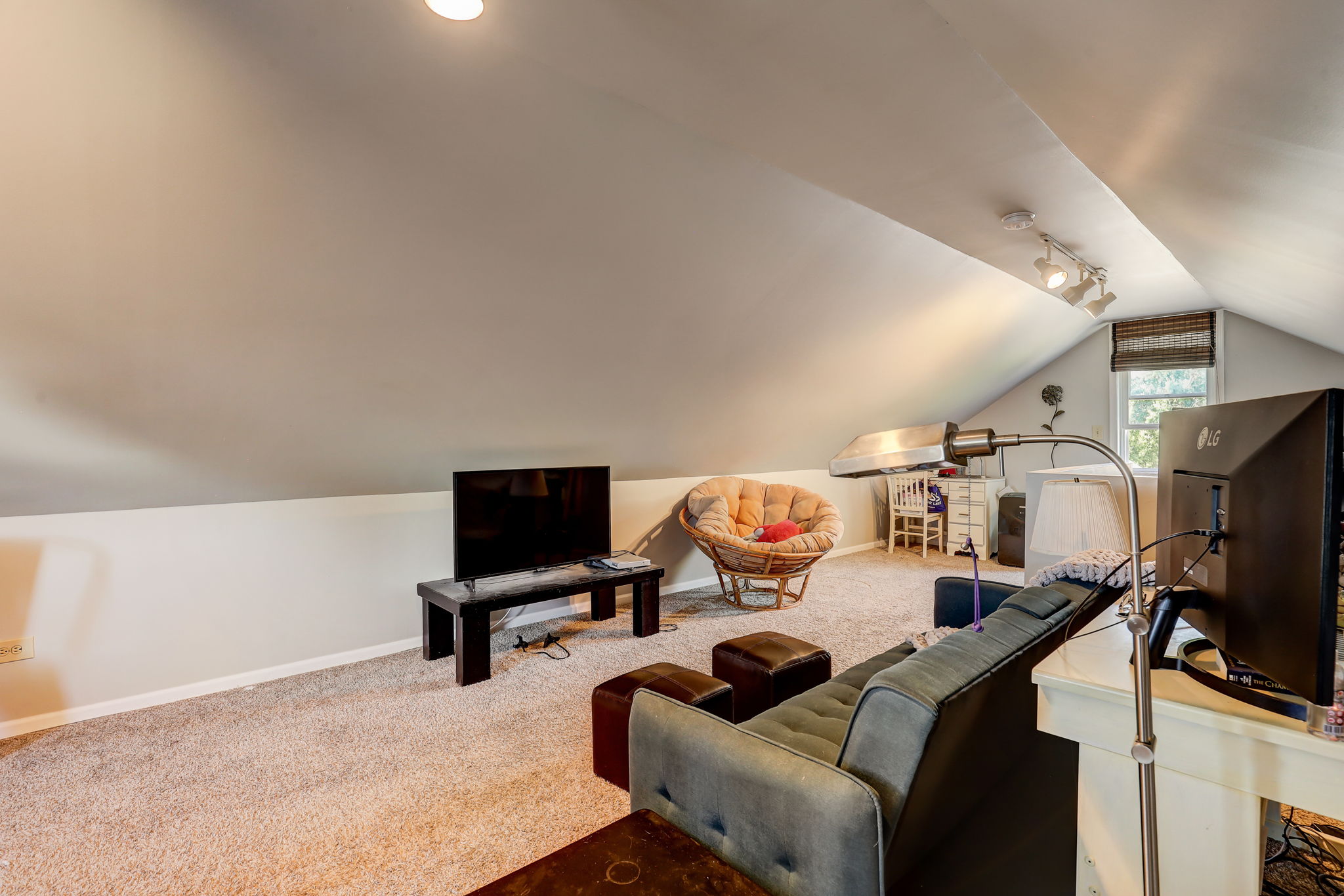 W Brenton Dr-038