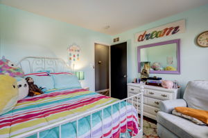 W Brenton Dr-032