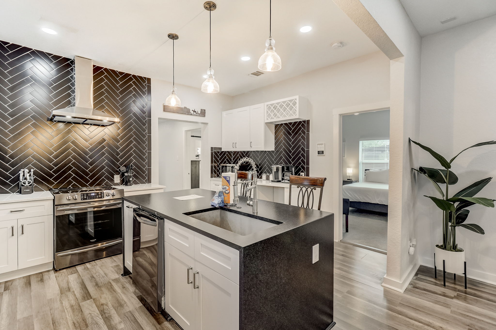 W Lubbock St-018