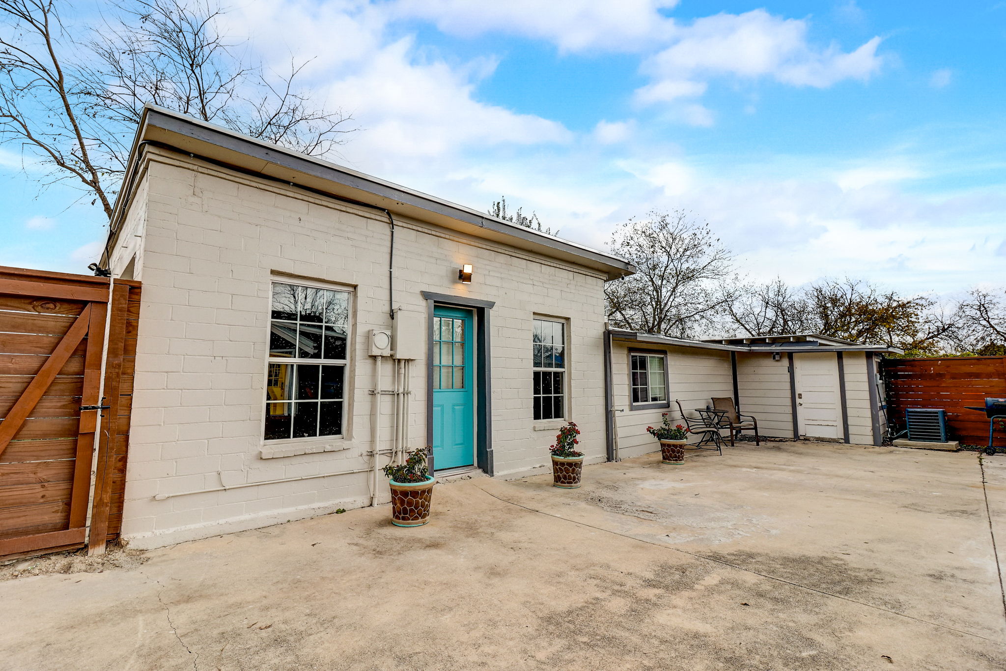 W Lubbock St-071