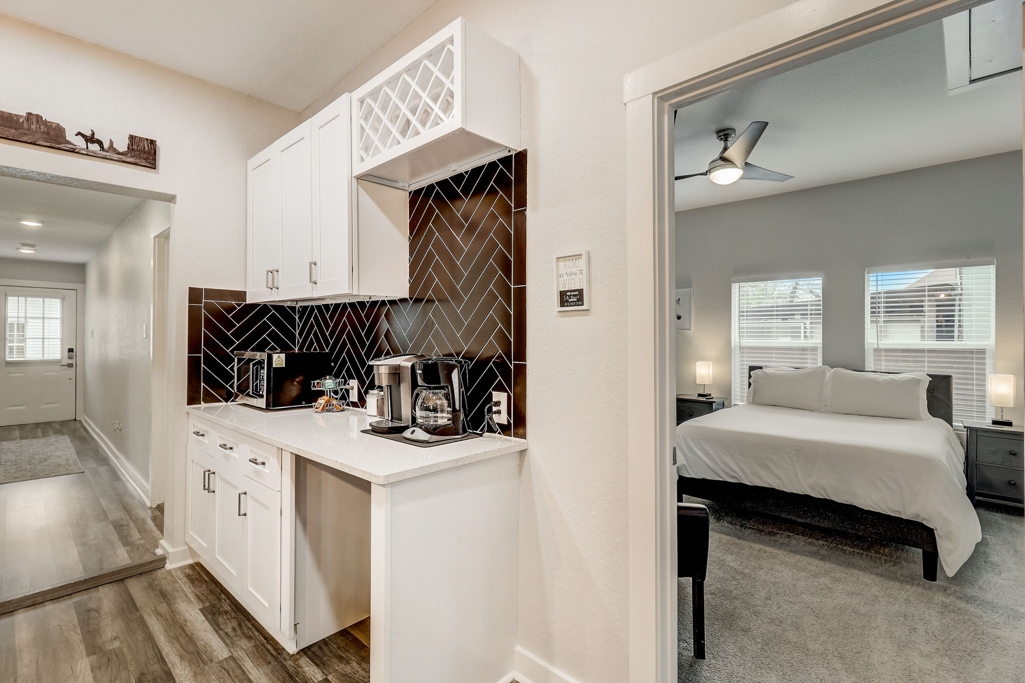 W Lubbock St-024