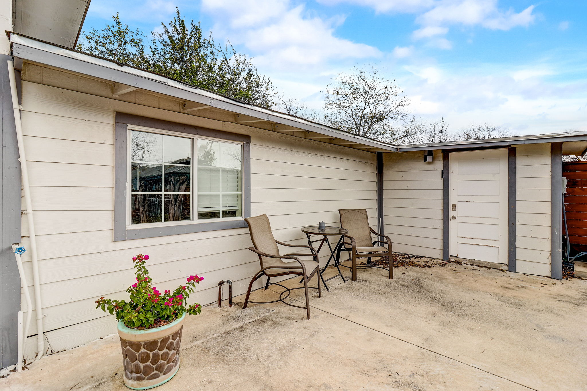 W Lubbock St-072