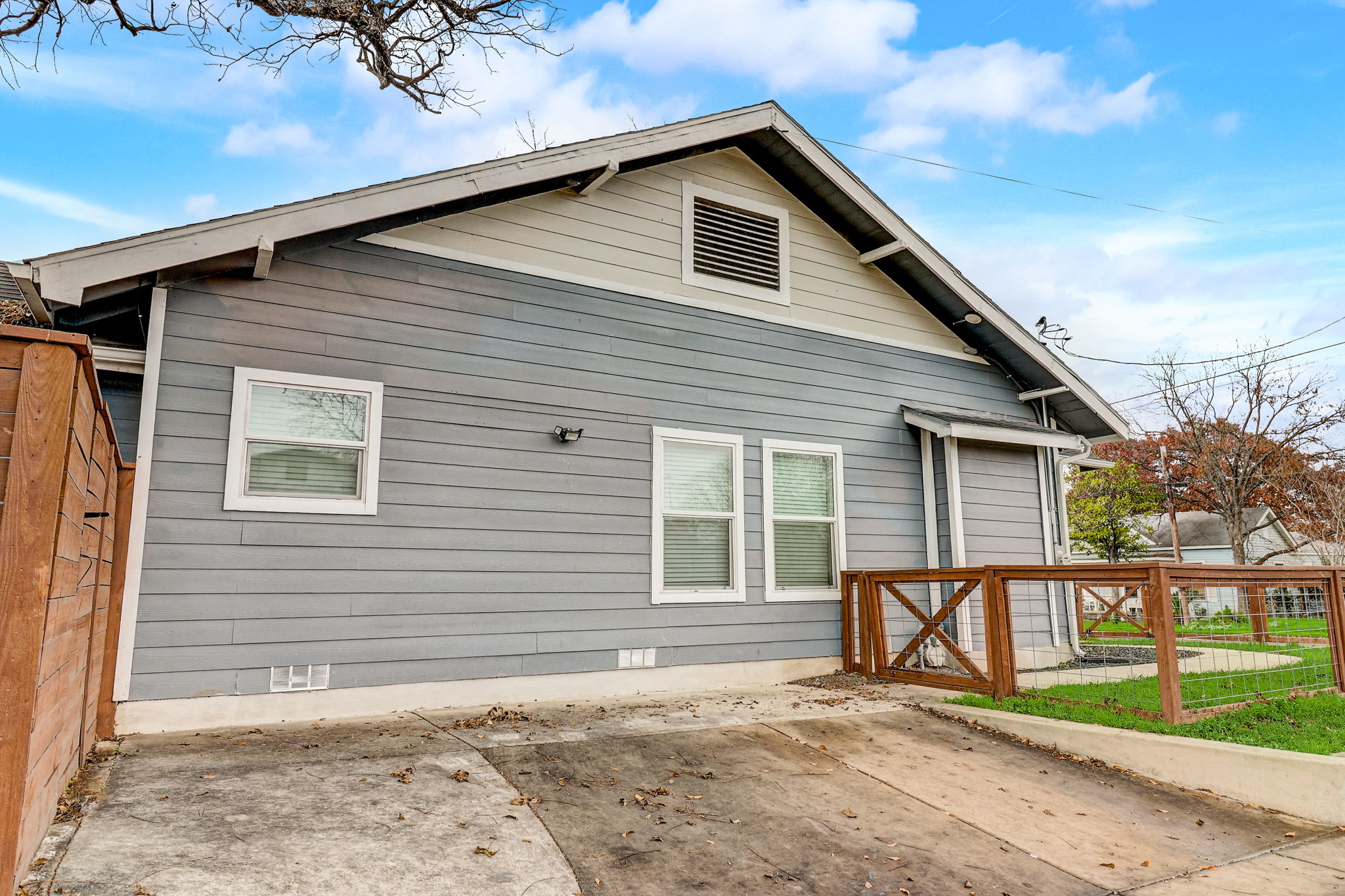 W Lubbock St-063