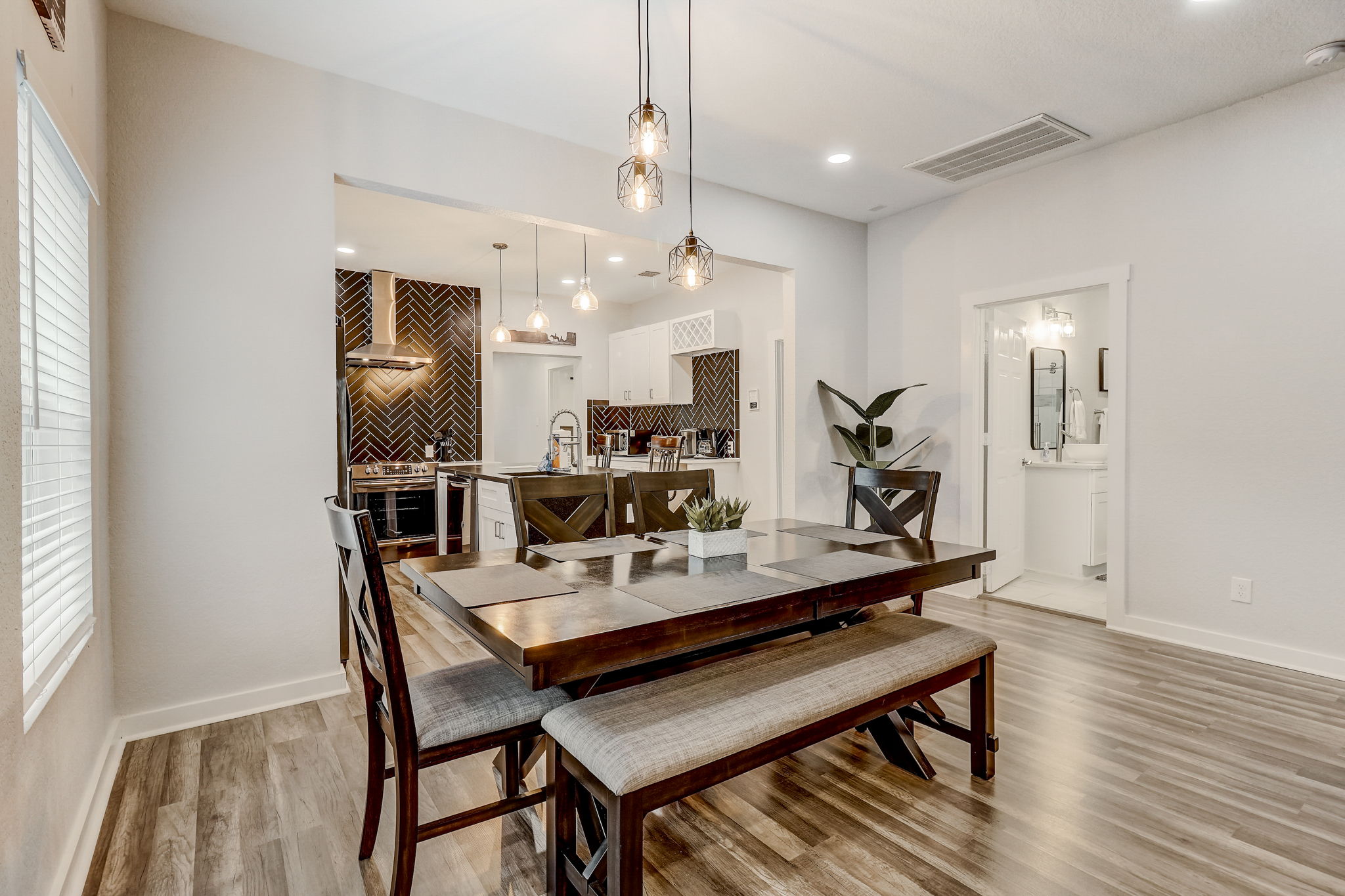W Lubbock St-014
