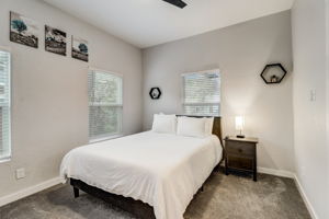 W Lubbock St-044