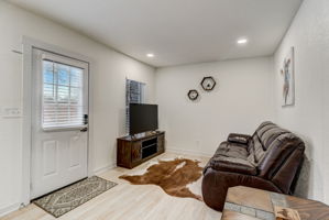 W Lubbock St-048