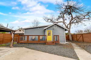 W Lubbock St-068