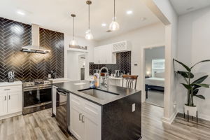 W Lubbock St-018