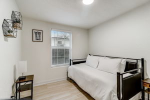 W Lubbock St-060