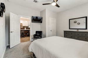 W Lubbock St-028
