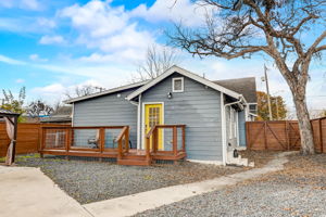 W Lubbock St-070