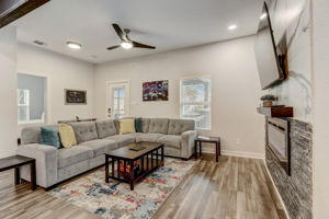 W Lubbock St-010