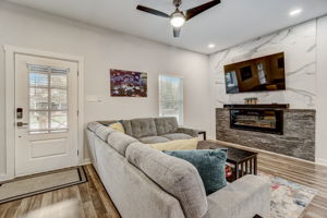 W Lubbock St-009