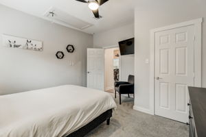 W Lubbock St-027