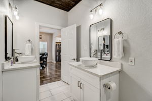 W Lubbock St-042