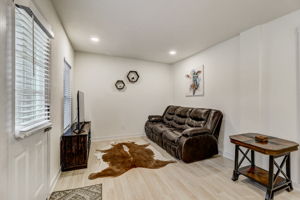 W Lubbock St-047