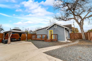 W Lubbock St-069