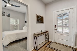 W Lubbock St-008