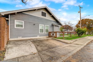 W Lubbock St-064