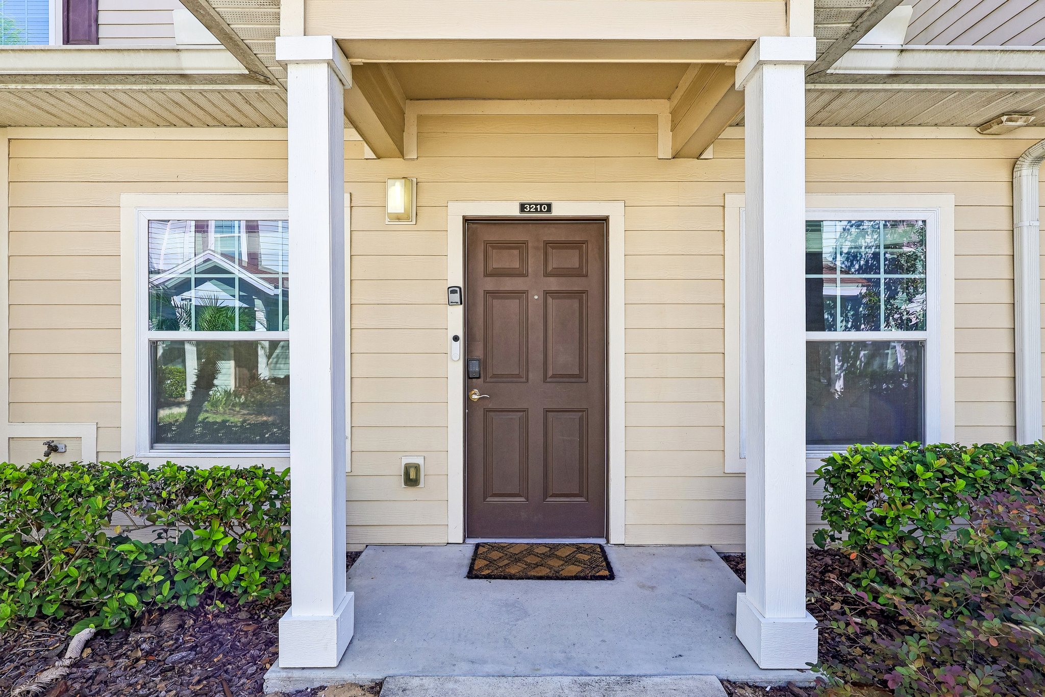 Gold Ln-S2809-004.jpg
