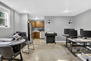  Photo 44
