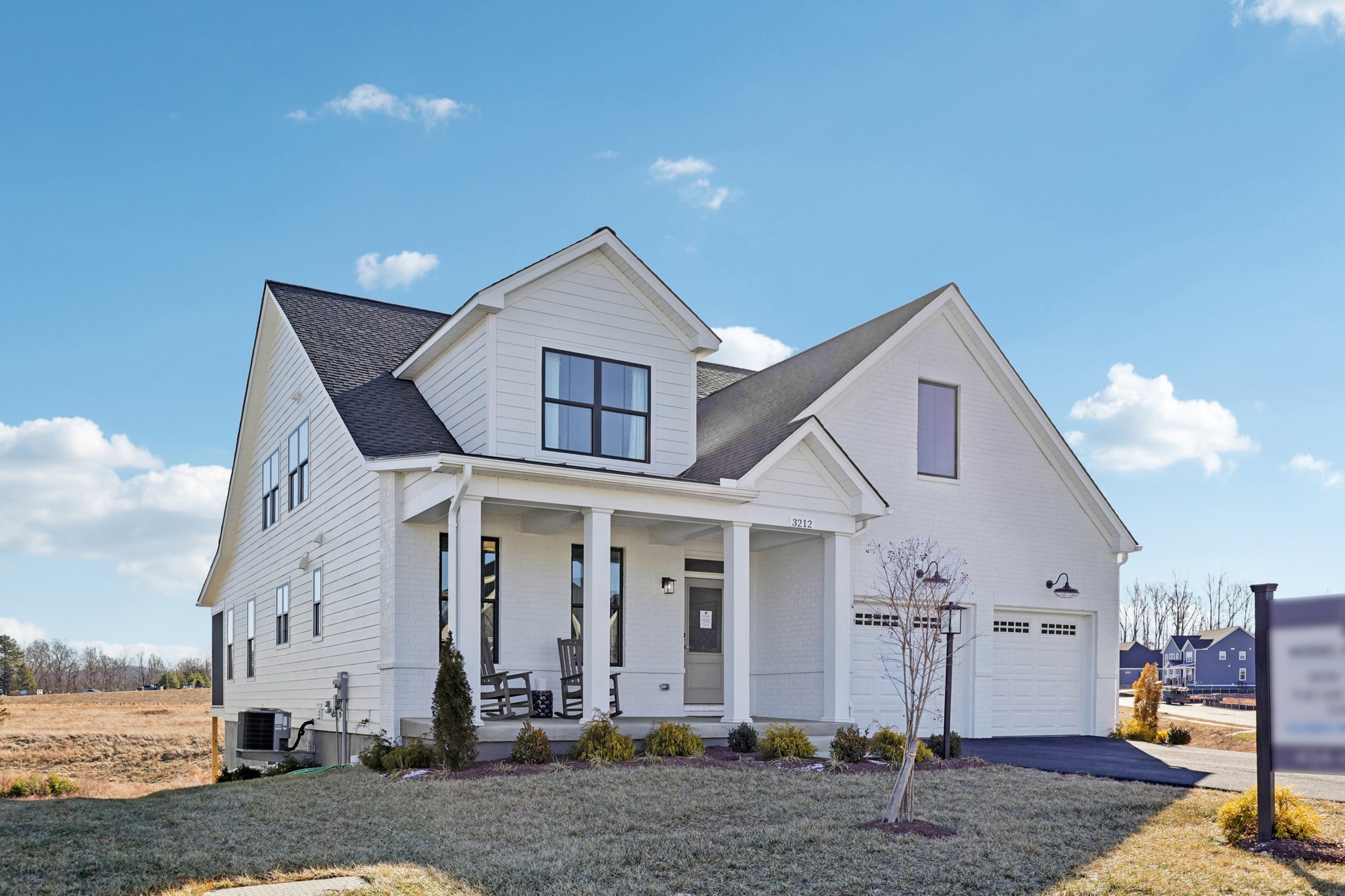Cliffstone Blvd-S2101-003.jpg