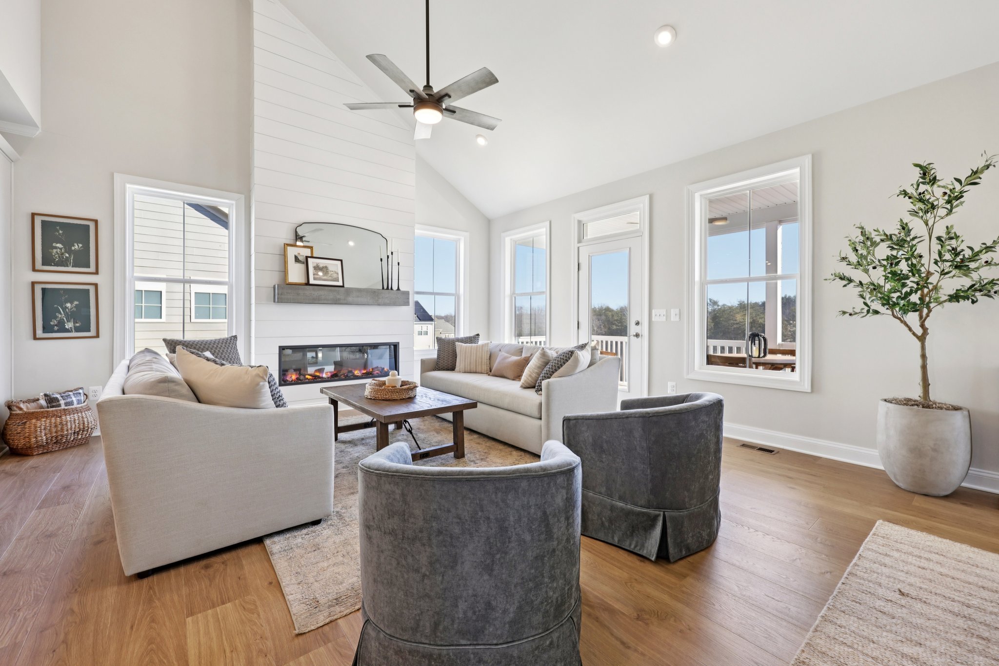 Cliffstone Blvd-S2101-006.jpg