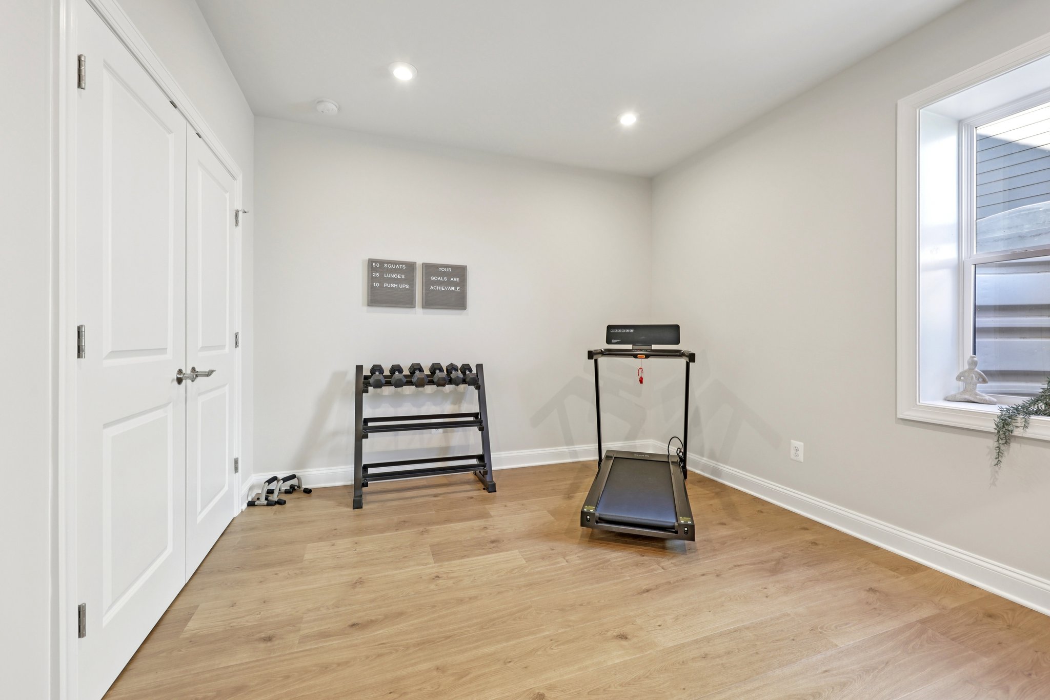 Cliffstone Blvd-S2101-047.jpg