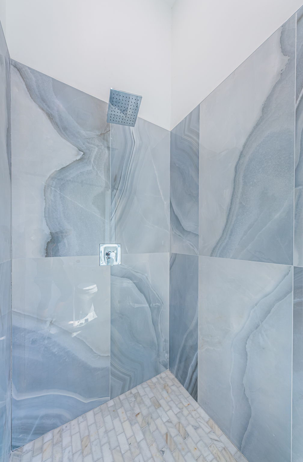 Bathroom 2b-2