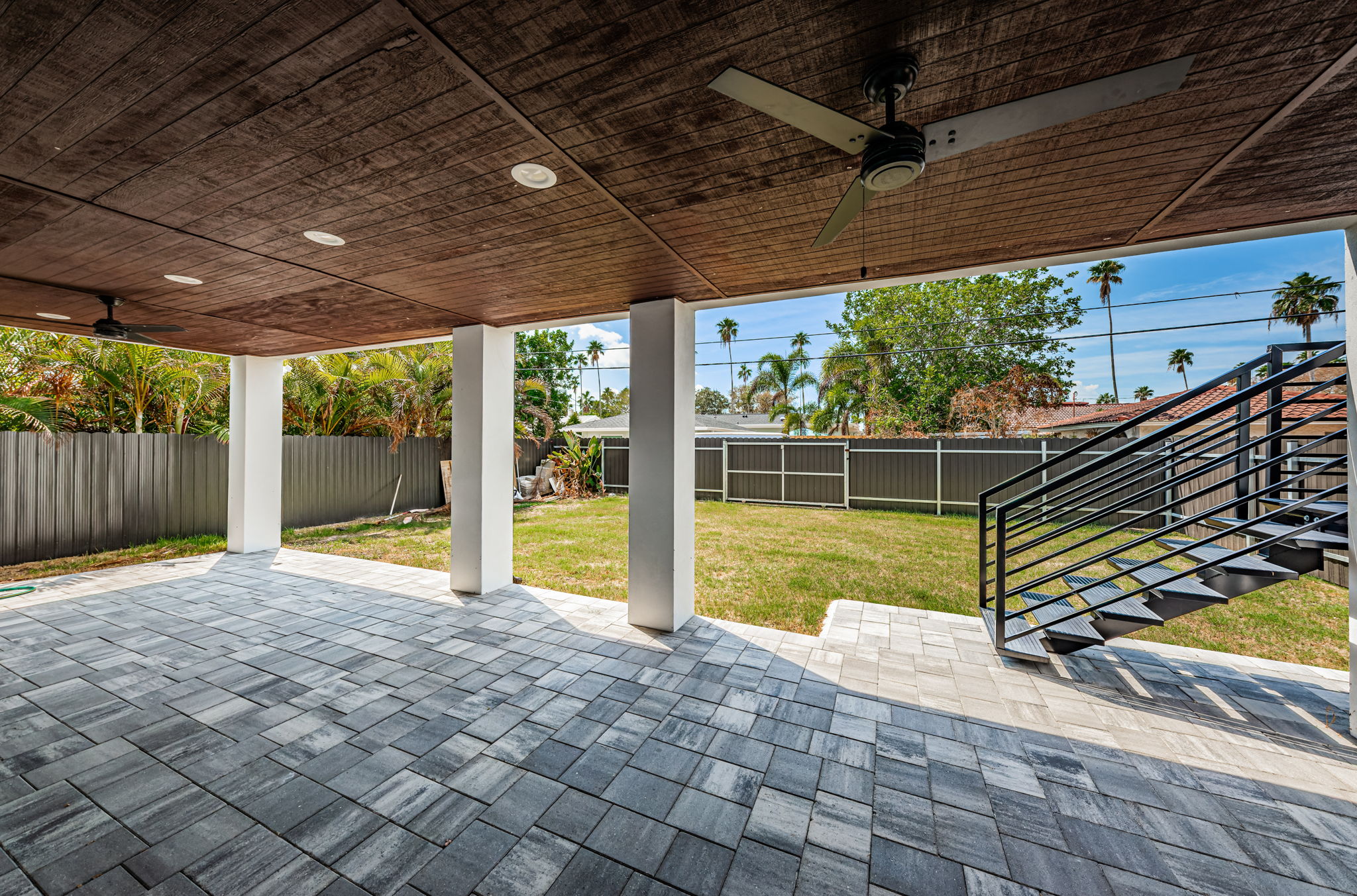 Patio 2-2