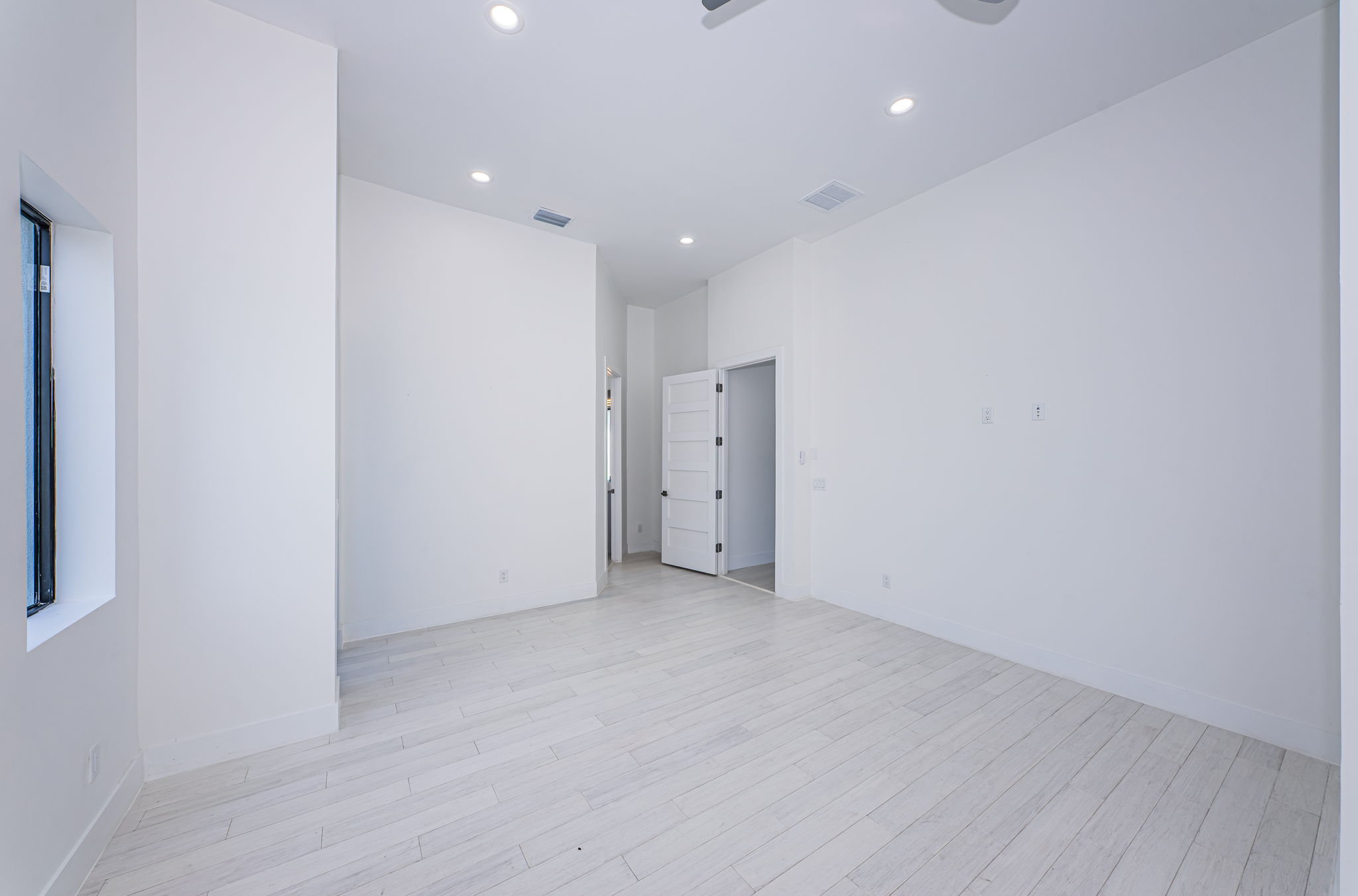 Primary Bedroom 1b-2