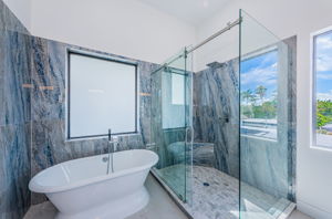 Primary Bathroom 1c