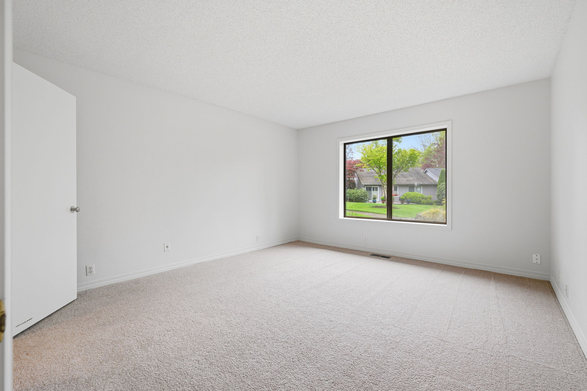 21 Primary Bedroom