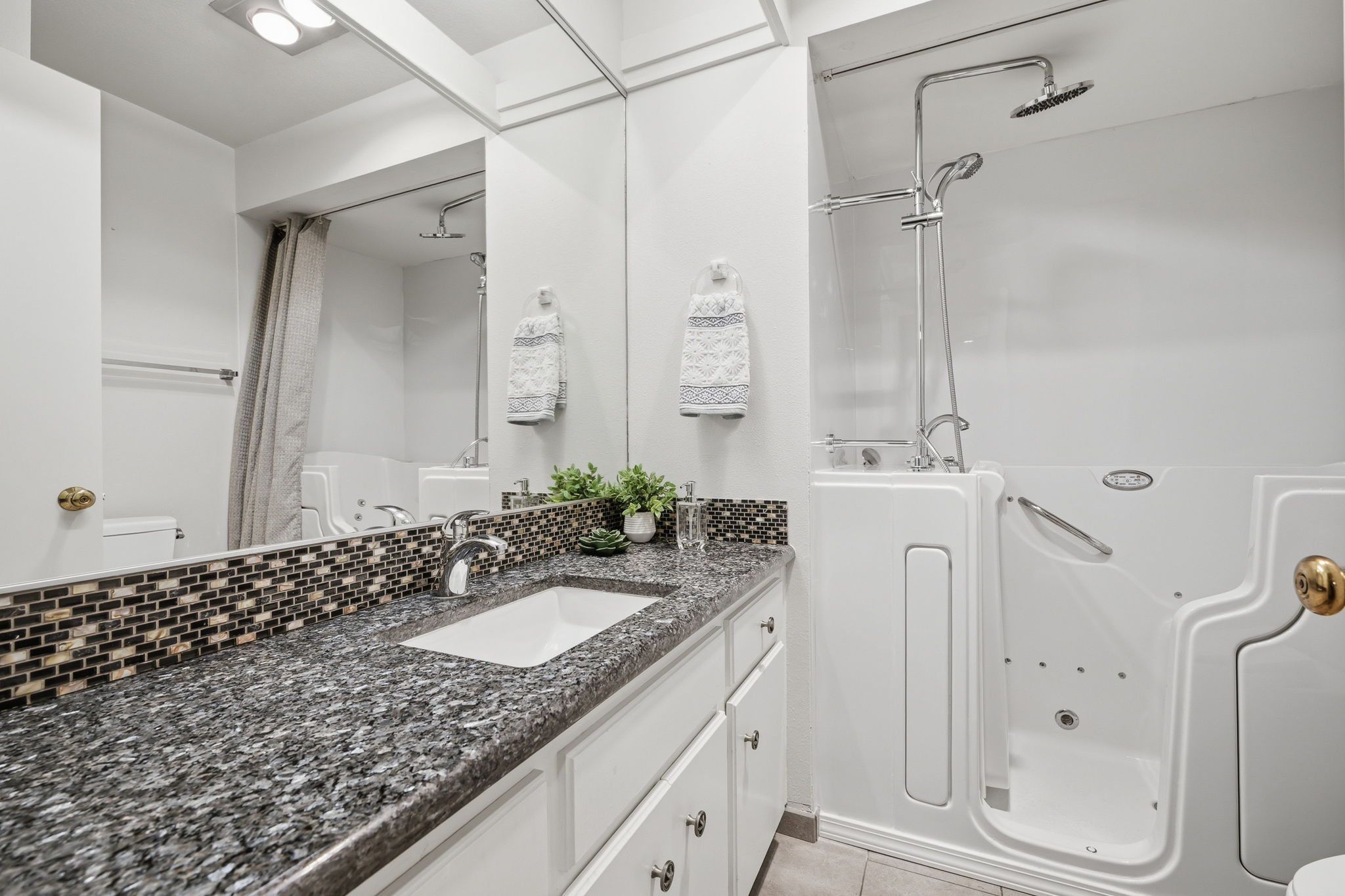 27 Hall Bath