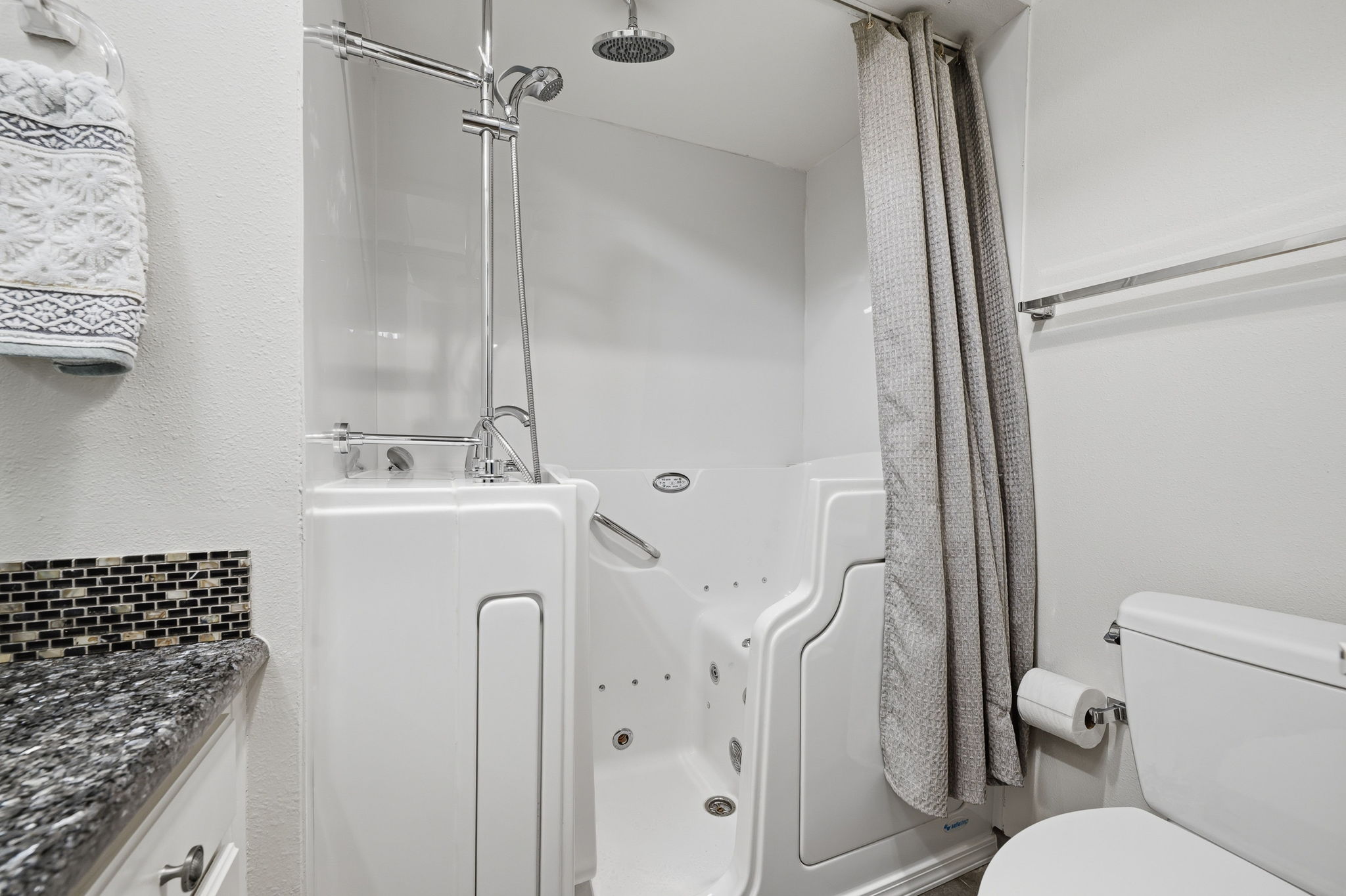 28 Hall Bath