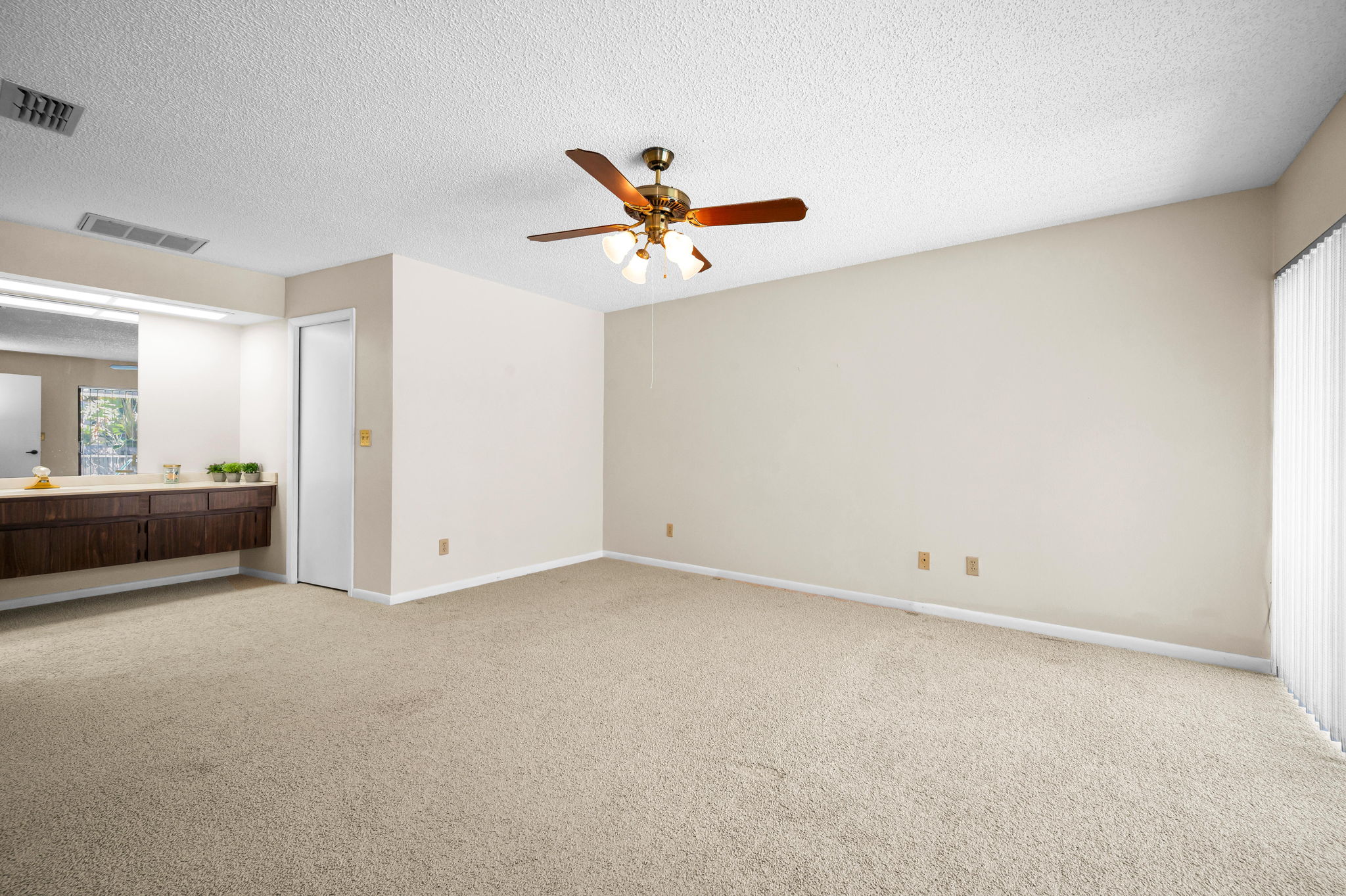 Primary Bedroom1b