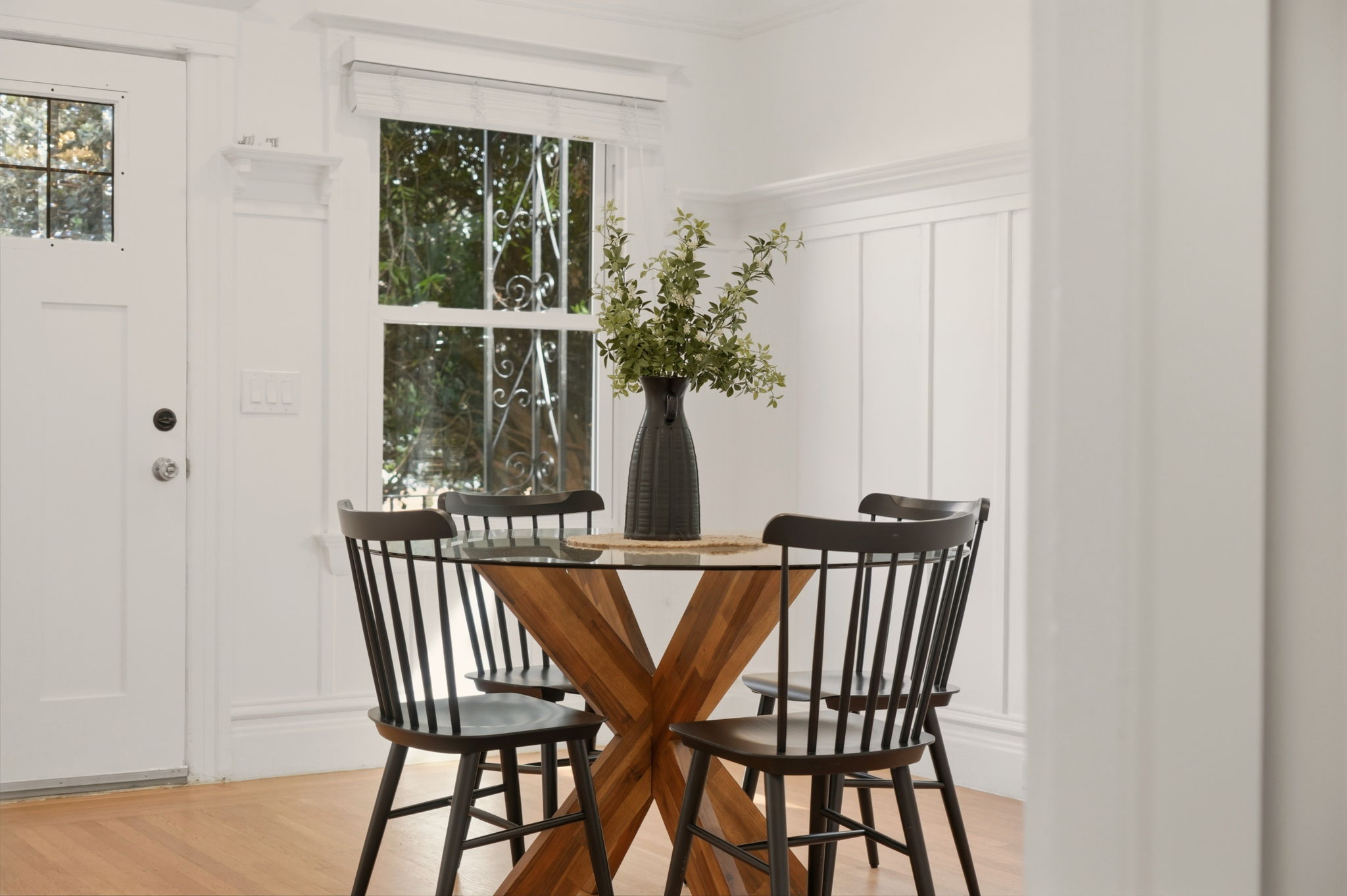 04_Dining_Room_04_Detail