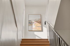08_Hallway_Stairs_02