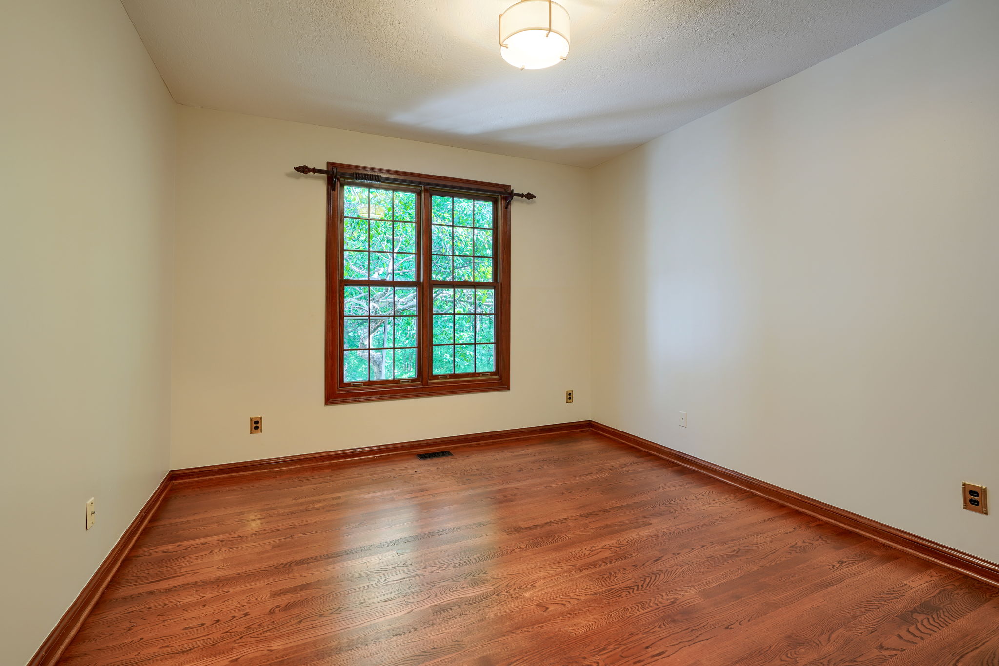3215 Montclair Ave (30)