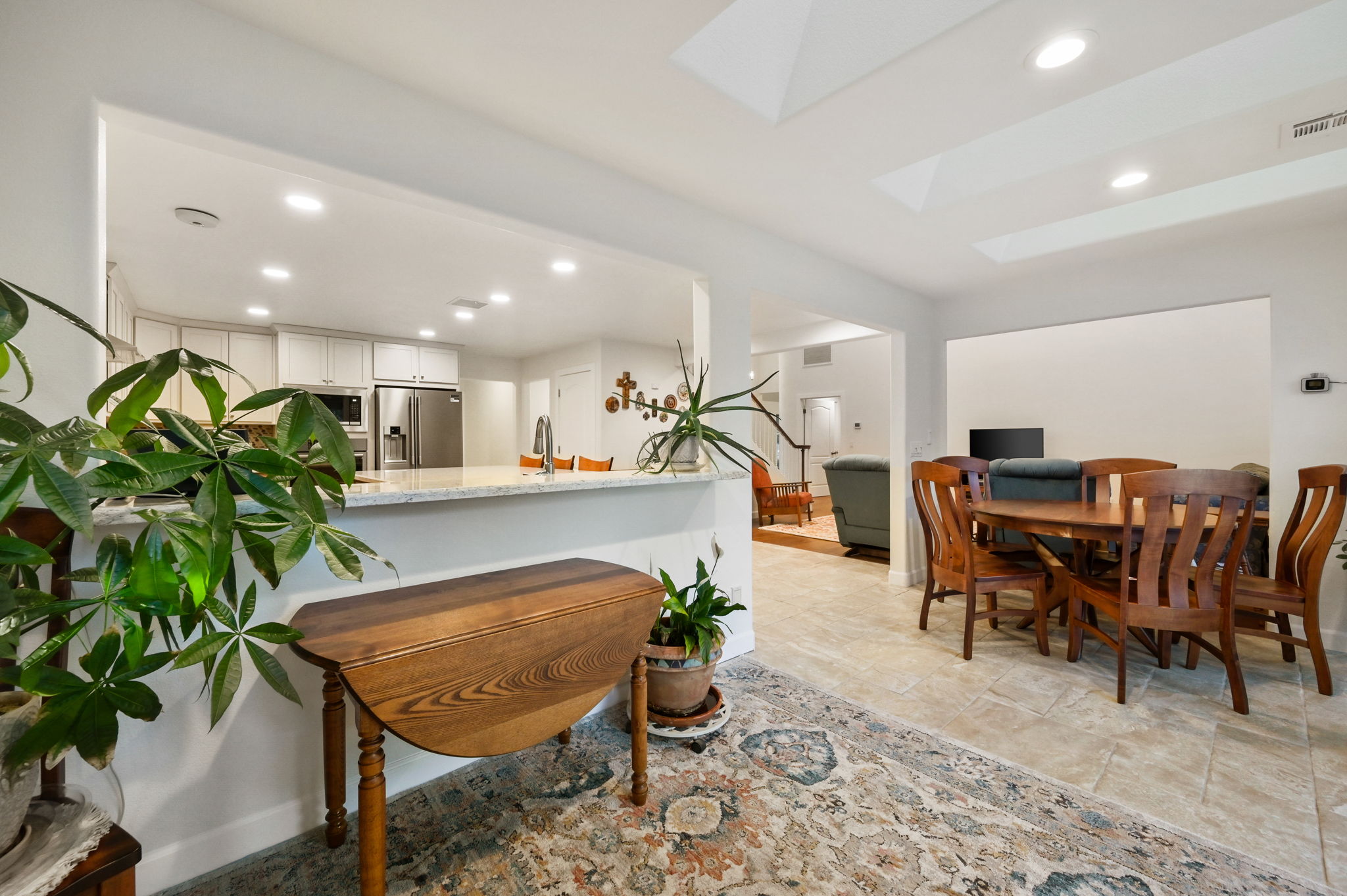 Breakfast Nook to Kitchen
