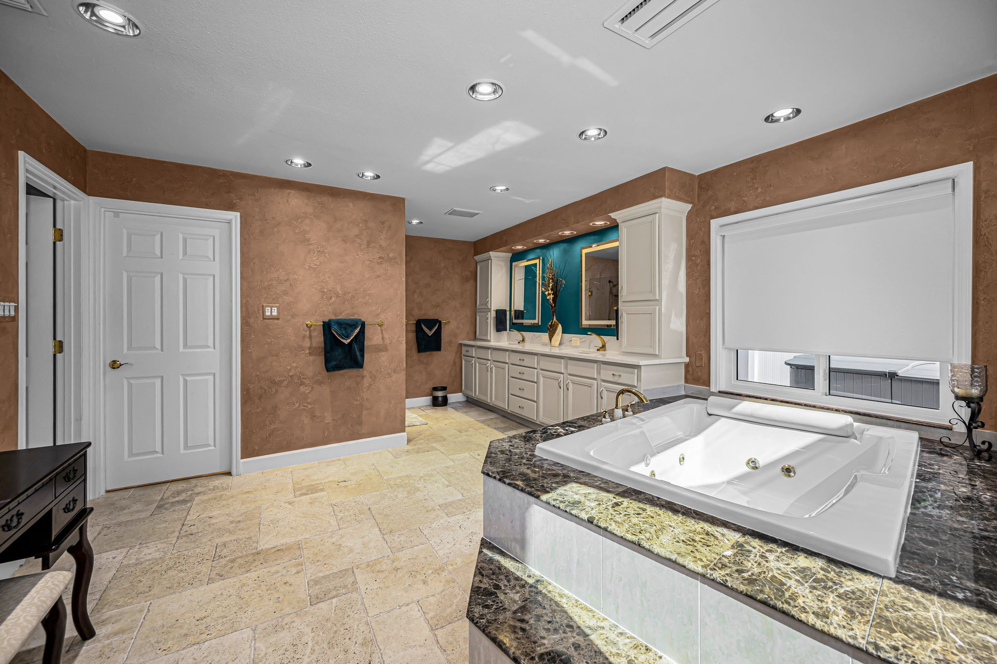 First Floor Primary Bathroom1d