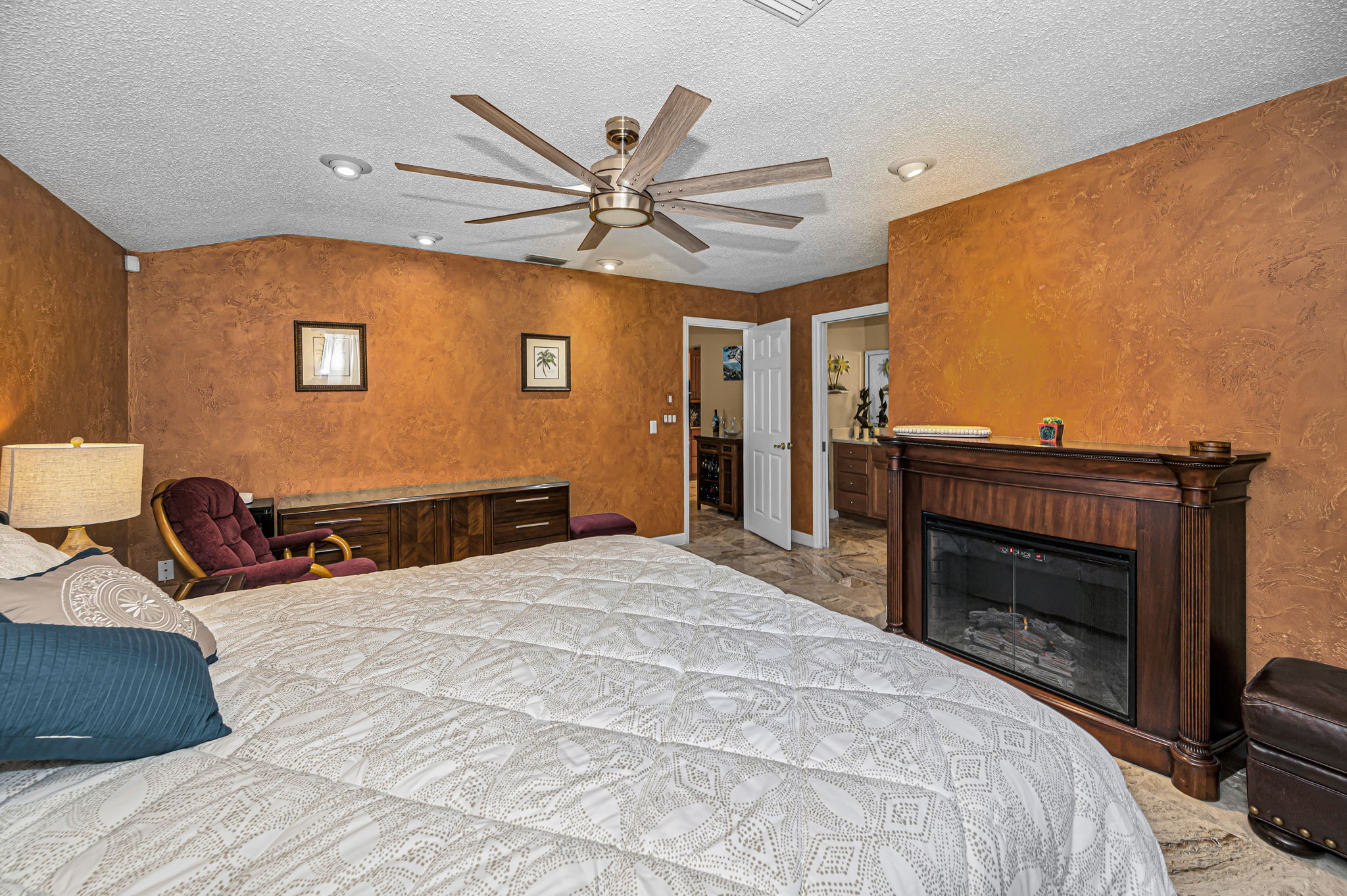 First Floor Guest Bedroom2e