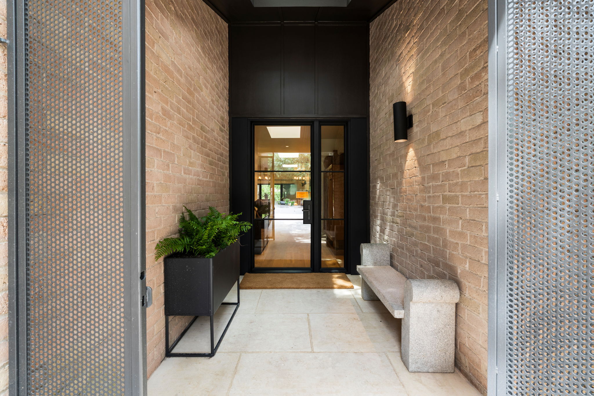 This entry personifies simplified elegance