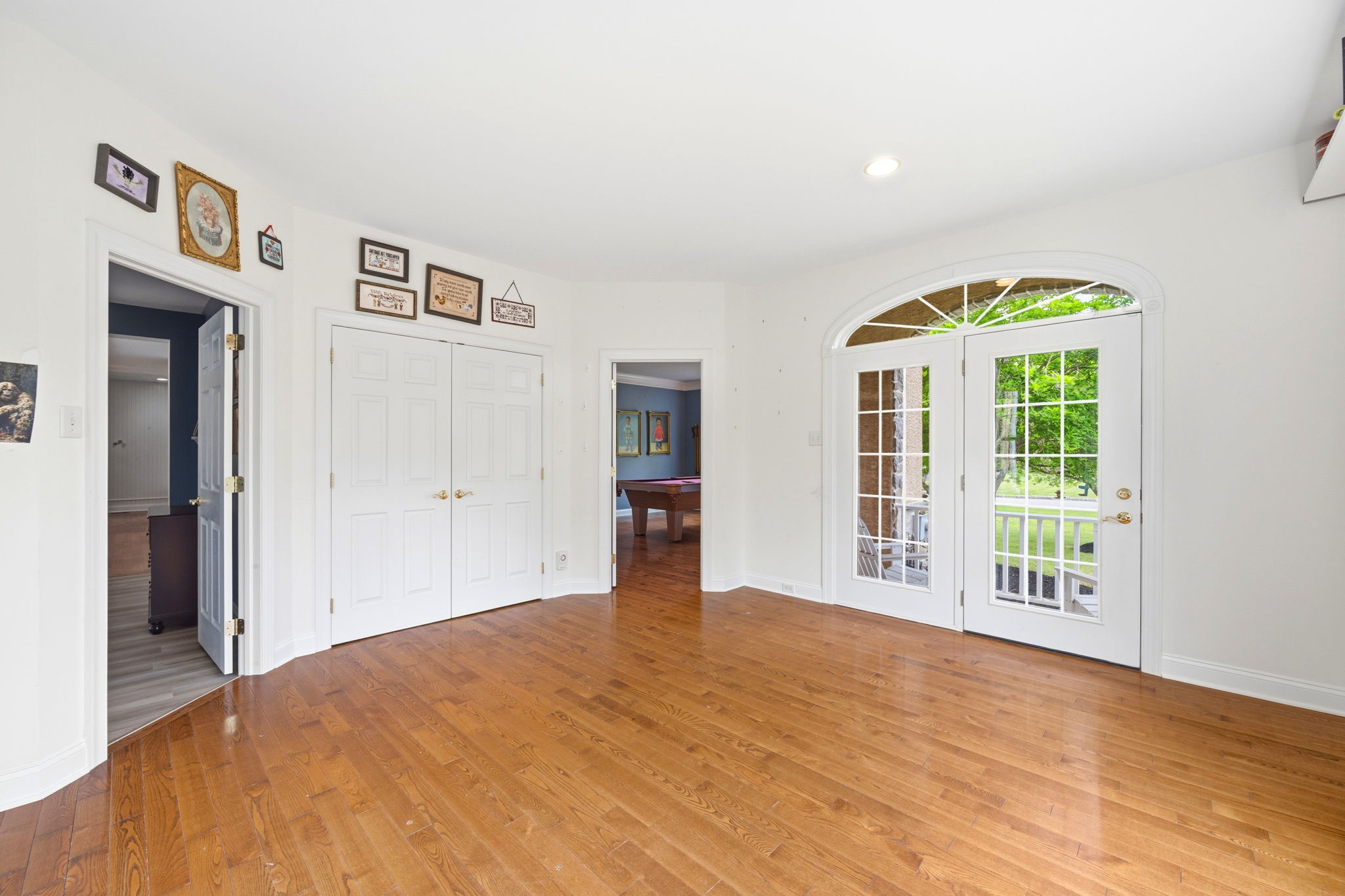 Interiors (30)